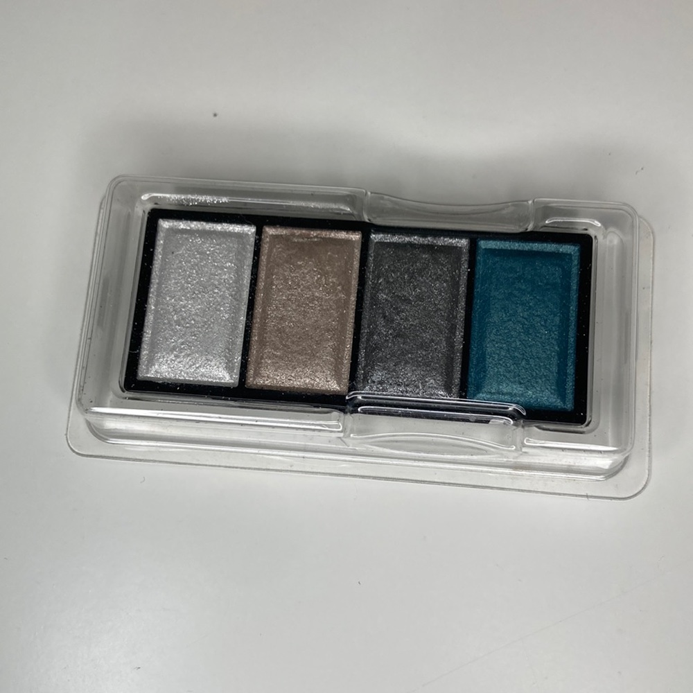 Cle de Peau eyeshadow